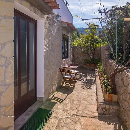 Apartment Bato A2+1 *